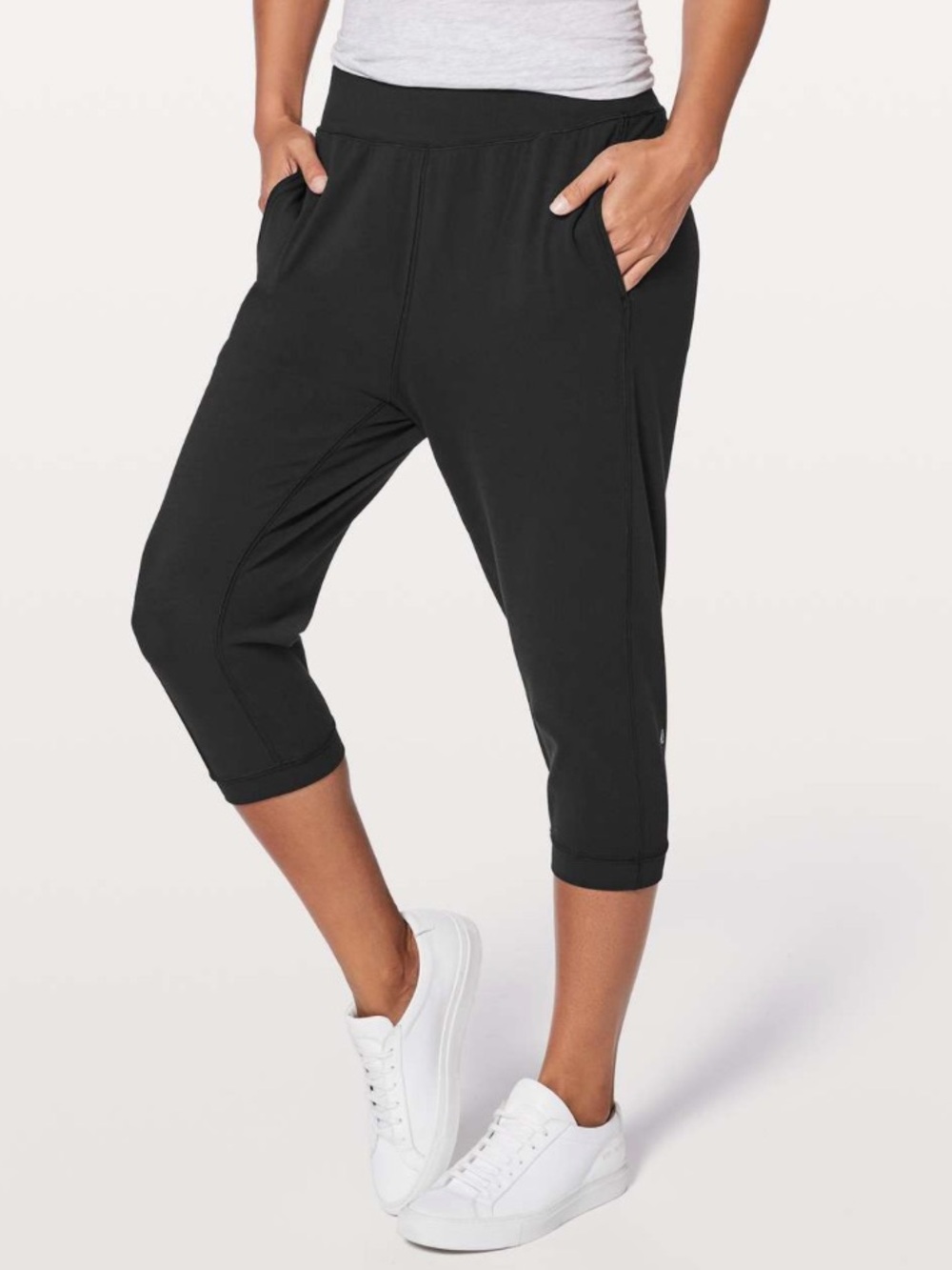 Lululemon Rejuvenate Crop 18" - Black size 2
